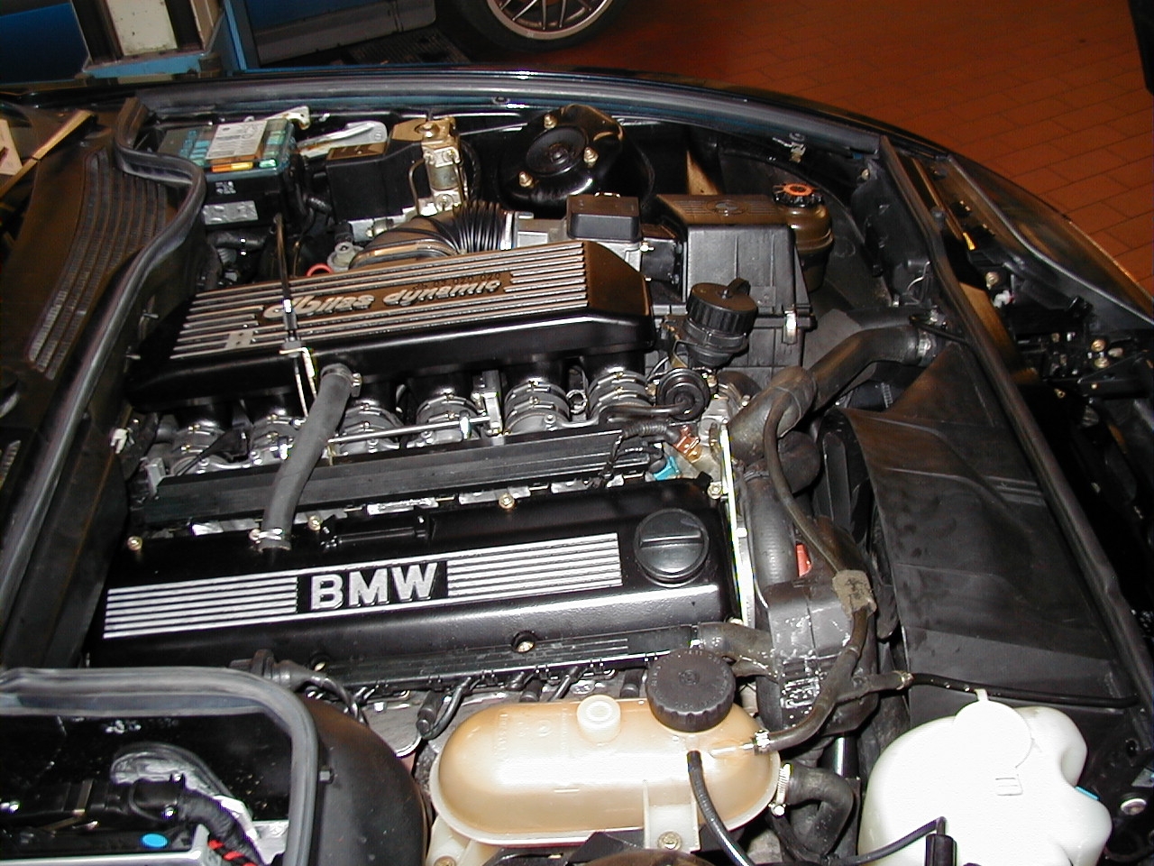 Einzeldrosselklappen- Einspritzung BMW E30 / E34 2,5 12V 125kW    M20B25